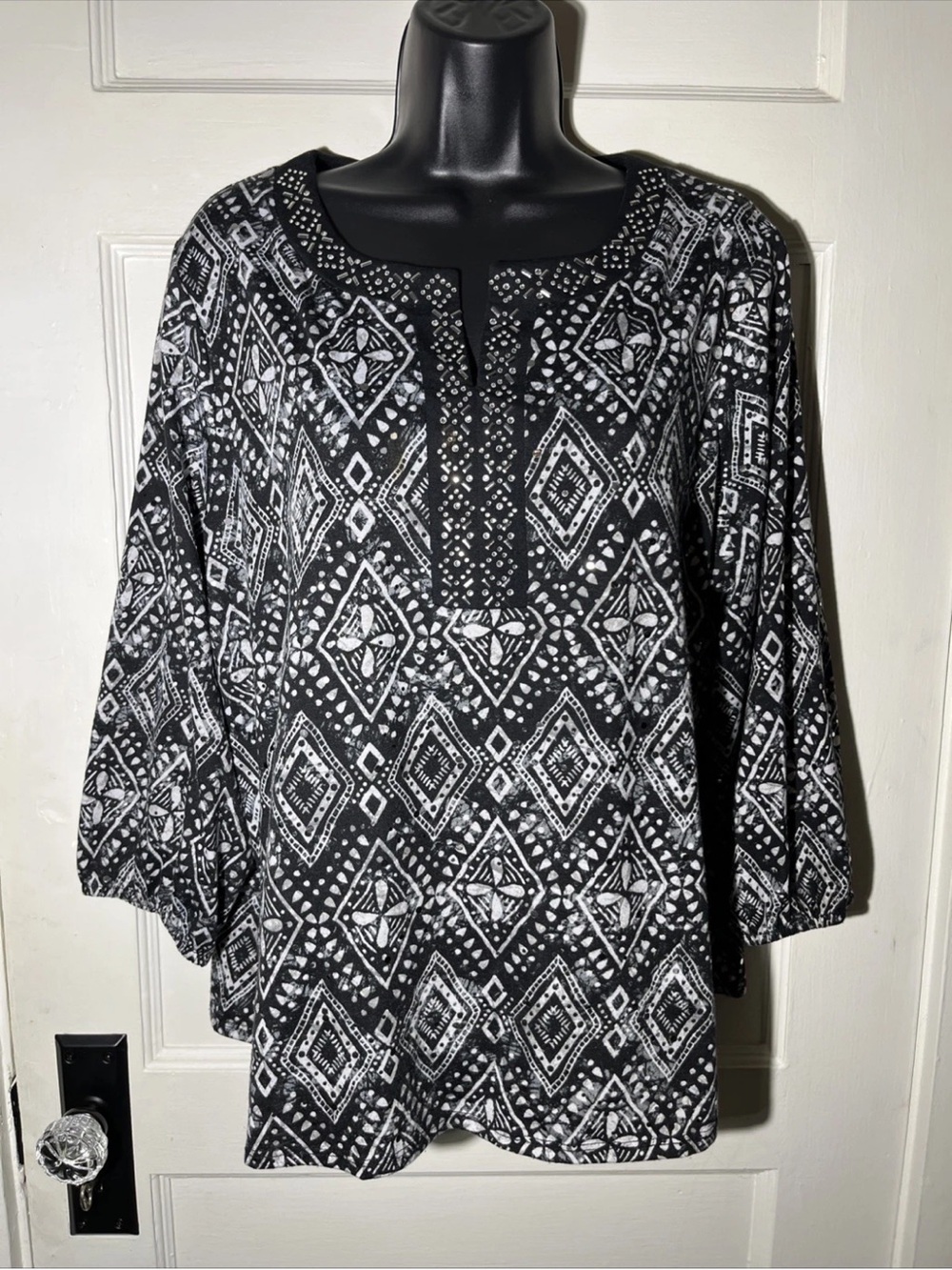 Women’s Top Size L Cathy Daniel’s Black Geometric Sequins Embellished